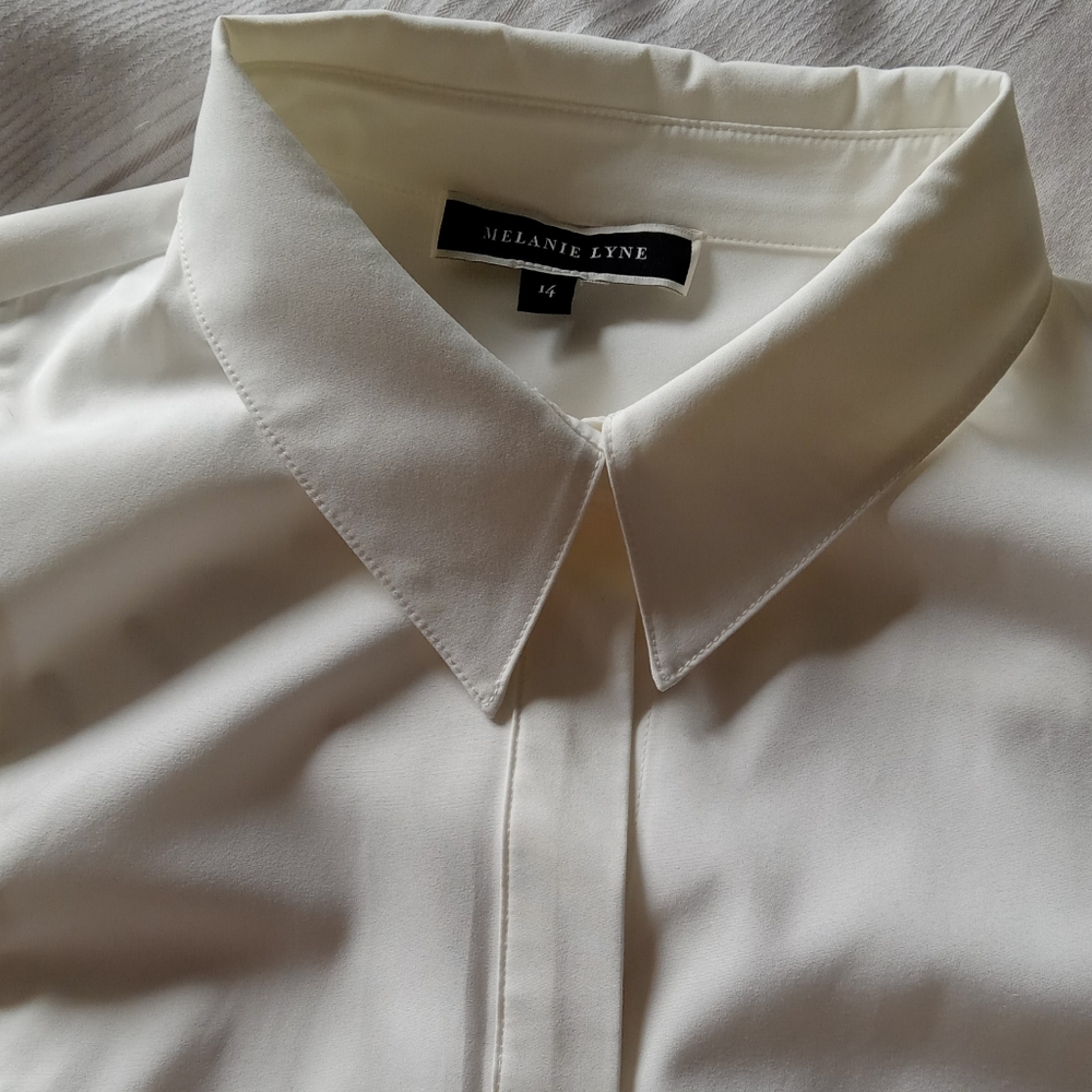 Elegant White Blouse with Gold Buttons - Picture 2 of 3